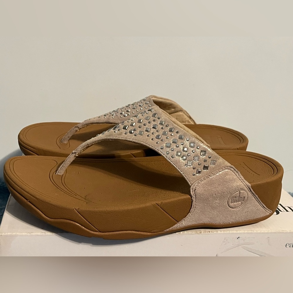 FitFlop Nude  Suede Rhinestone Thong Sandals size 9 - Picture 2 of 9